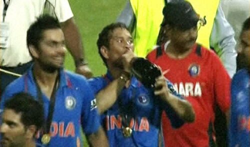 जब छलक पड़े खुशी के आंसू...। जीत का जश्‍न और सम्‍मान