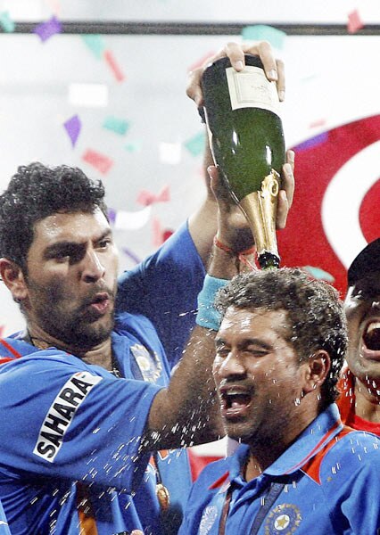 जब छलक पड़े खुशी के आंसू...। जीत का जश्‍न और सम्‍मान