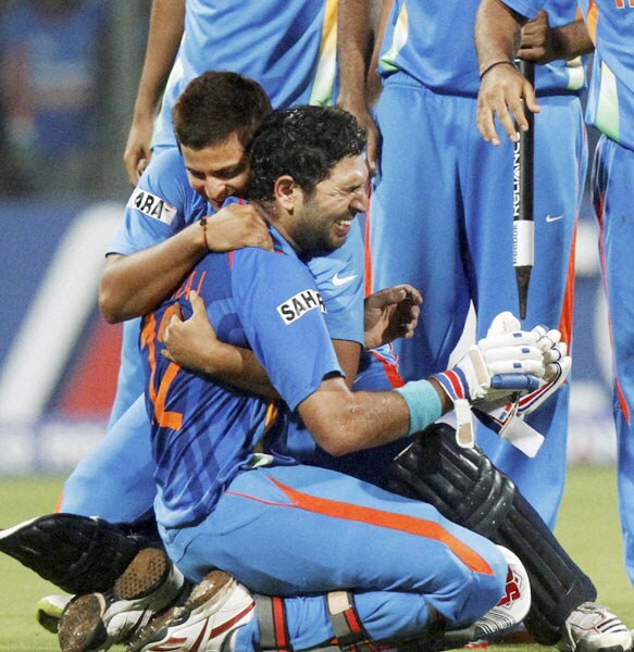 जब छलक पड़े खुशी के आंसू...। जीत का जश्‍न और सम्‍मान