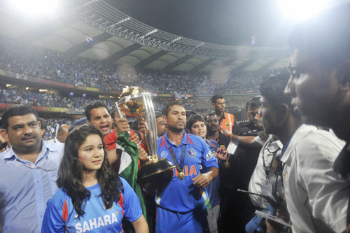 जब छलक पड़े खुशी के आंसू...। जीत का जश्‍न और सम्‍मान