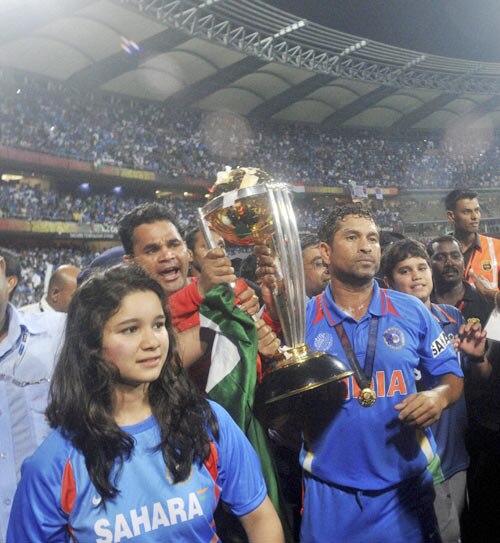 जब छलक पड़े खुशी के आंसू...। जीत का जश्‍न और सम्‍मान