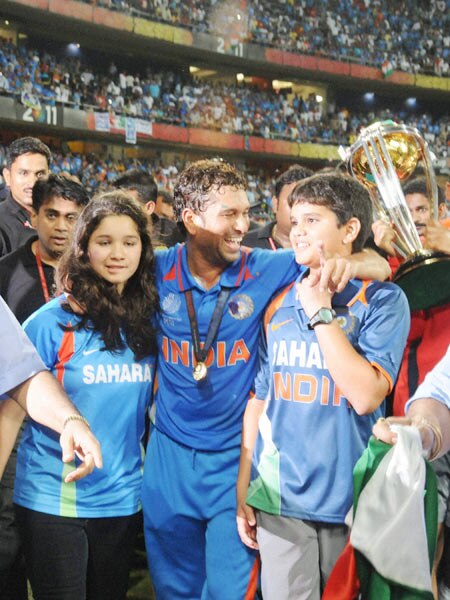 जब छलक पड़े खुशी के आंसू...। जीत का जश्‍न और सम्‍मान