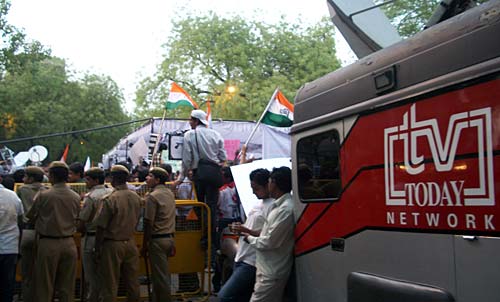 ऐसे मिली लोकतंत्र को ऊर्जा... । आंदोलन की आंधी