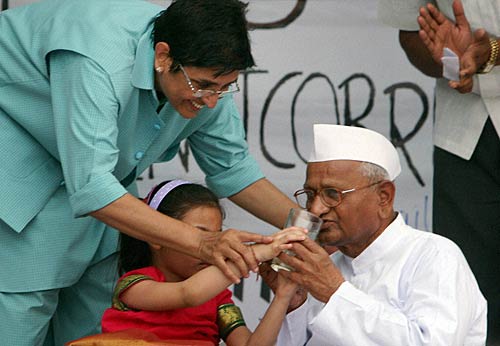 ऐसे मिली लोकतंत्र को ऊर्जा... । आंदोलन की आंधी