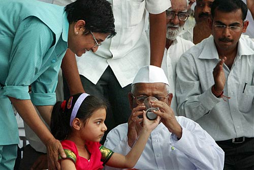 ऐसे मिली लोकतंत्र को ऊर्जा... । आंदोलन की आंधी
