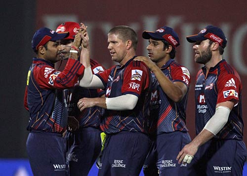 गंभीर के सामने टिक नहीं पाए वीरू...