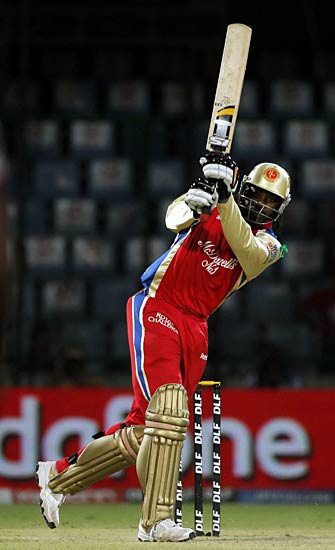 बैंगलोर ने दिल्‍ली को तीन विकेट से हराया