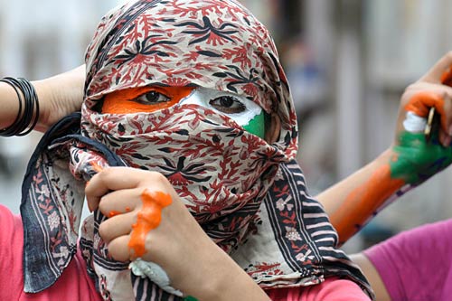 स्‍टेडियम के बाहर प्रशंसकों की दुनिया । देखें भारत-श्रीलंकाई जंग