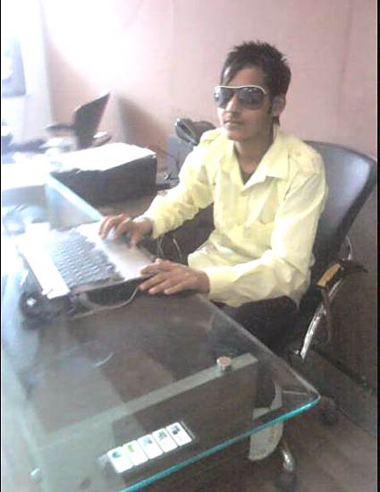 जो तस्‍वीरें आपने भेजी, उसे देखें