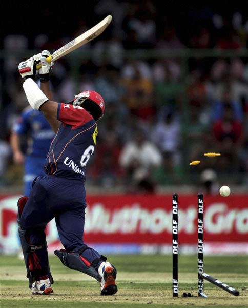 मुंबई ने किया दिल्‍ली को आठ विकेट से पस्‍त...