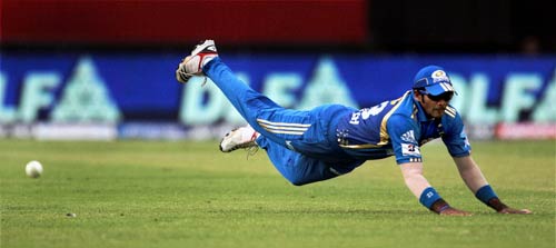 मुंबई ने किया दिल्‍ली को आठ विकेट से पस्‍त...