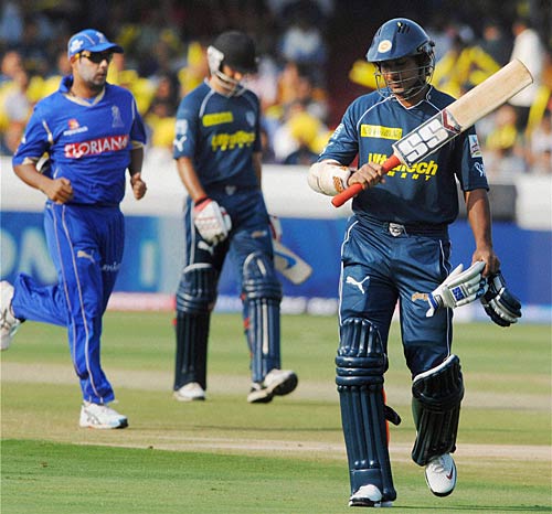 आठ विकेट से जीता हैदराबाद | आईपीएल का रंगारंग आगाज