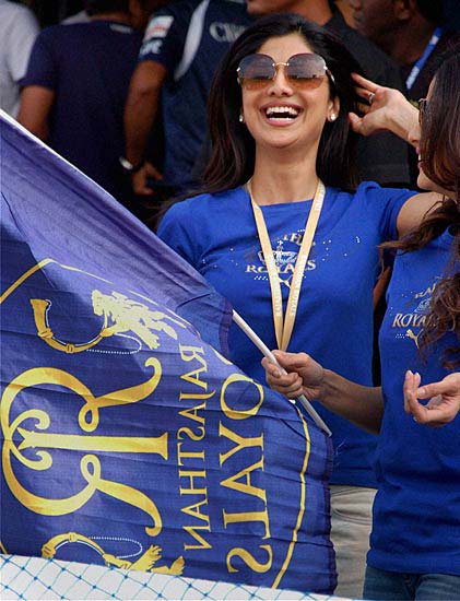 आठ विकेट से जीता हैदराबाद | आईपीएल का रंगारंग आगाज