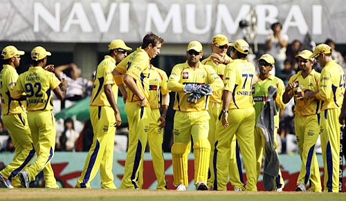 धोनी के धुरंधरों ने मैदान मारा