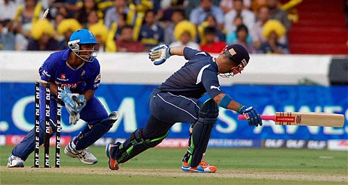 आठ विकेट से जीता हैदराबाद | आईपीएल का रंगारंग आगाज