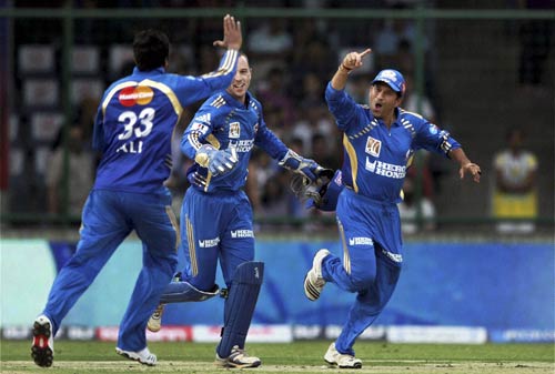 मुंबई ने किया दिल्‍ली को आठ विकेट से पस्‍त...