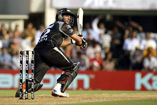 धोनी के धुरंधरों ने मैदान मारा