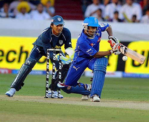 आठ विकेट से जीता हैदराबाद | आईपीएल का रंगारंग आगाज