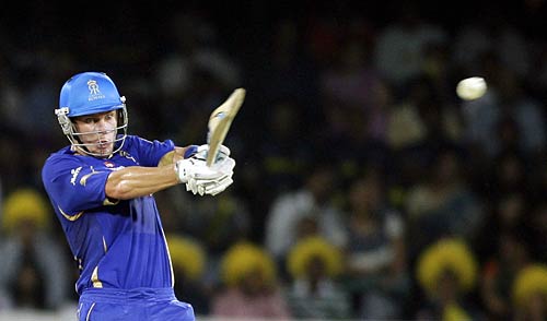 आठ विकेट से जीता हैदराबाद | आईपीएल का रंगारंग आगाज