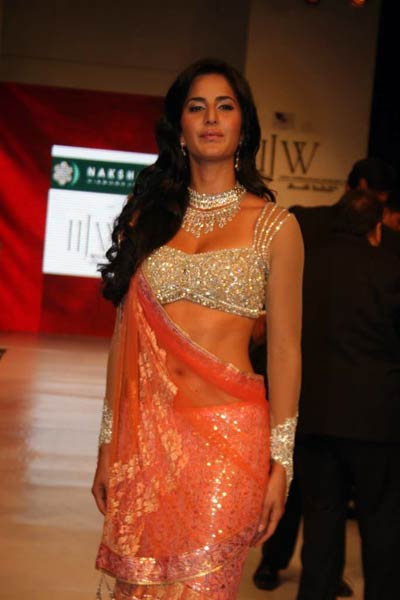 तस्‍वीरों में देखें बॉलीवुड की सबसे सेक्‍सी दुल्‍हन | वीडियो