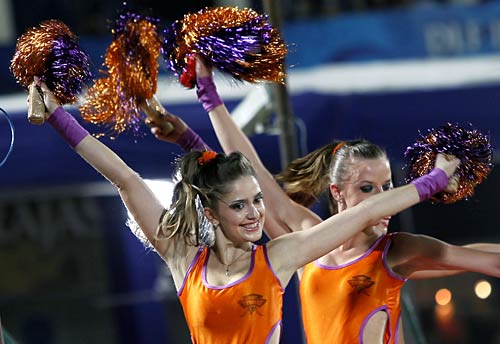 शेन वार्न की फिरकी में फंसी कोच्चि...