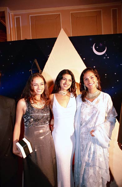 लारा पर नहीं होता बढ़ती उम्र का असर | सितारों की मस्‍ती