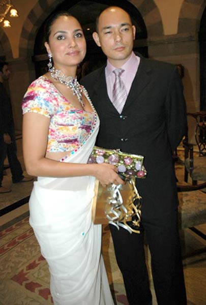 लारा पर नहीं होता बढ़ती उम्र का असर | सितारों की मस्‍ती