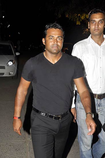 फेमिना मिस इंडिया-2011 । रैंप पर बिकनी मॉडल्‍स का जलवा