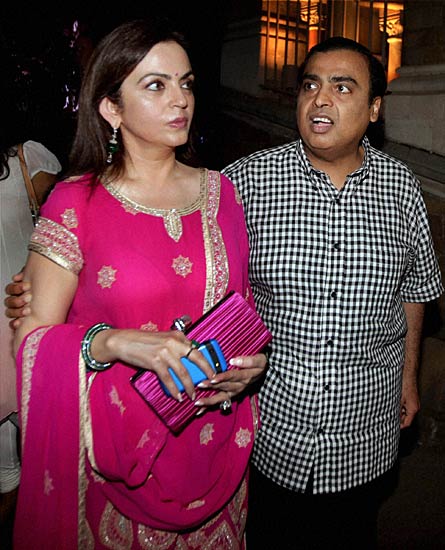 किताब के विमोचन समारोह में आमिर