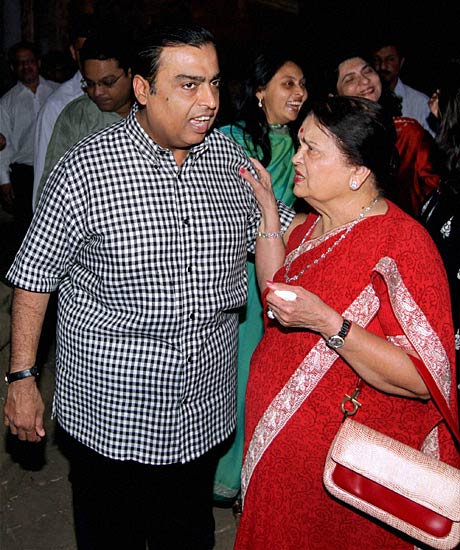 किताब के विमोचन समारोह में आमिर