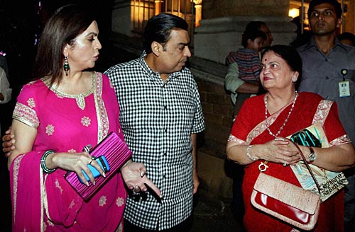 किताब के विमोचन समारोह में आमिर