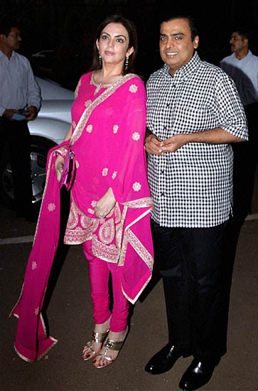 किताब के विमोचन समारोह में आमिर