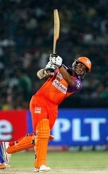 शेन वार्न की फिरकी में फंसी कोच्चि...