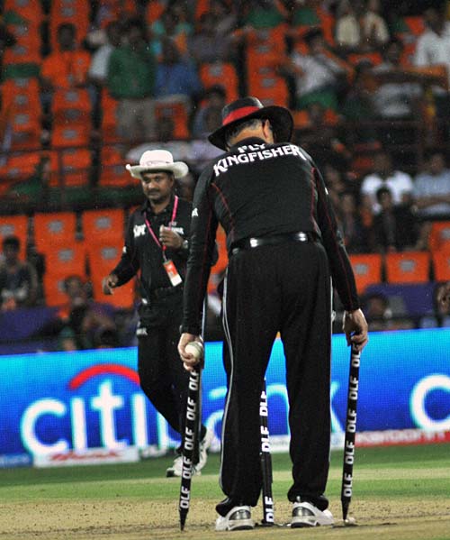 7 विकेट से जीता कोच्चि...