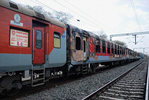 राजधानी एक्सप्रेस में लगी आग, कोई हताहत नहीं