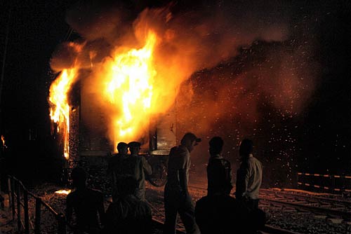 राजधानी एक्सप्रेस में लगी आग, कोई हताहत नहीं