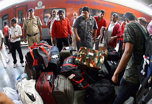 राजधानी एक्सप्रेस में लगी आग, कोई हताहत नहीं