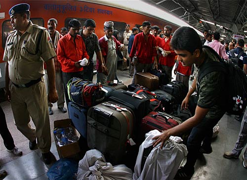 राजधानी एक्सप्रेस में लगी आग, कोई हताहत नहीं