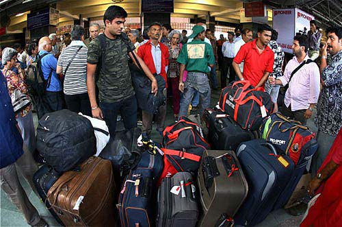 राजधानी एक्सप्रेस में लगी आग, कोई हताहत नहीं