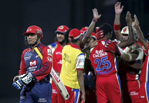 बैंगलोर ने दिल्‍ली को तीन विकेट से हराया