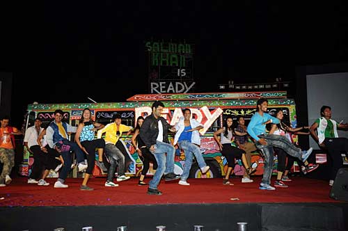 फिल्‍म 'रेडी' का म्‍यूजिक लॉन्‍च... | सलमान के मूड