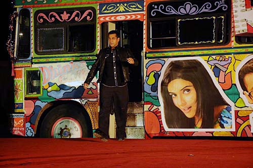 फिल्‍म 'रेडी' का म्‍यूजिक लॉन्‍च... | सलमान के मूड