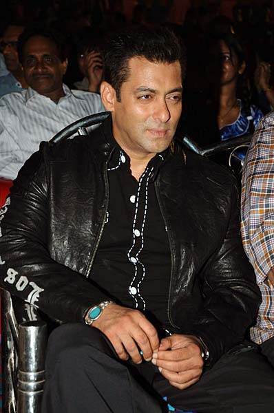 फिल्‍म 'रेडी' का म्‍यूजिक लॉन्‍च... | सलमान के मूड