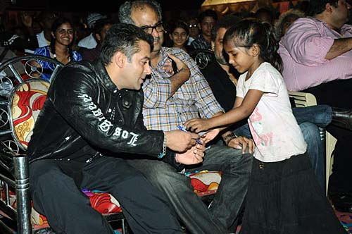 फिल्‍म 'रेडी' का म्‍यूजिक लॉन्‍च... | सलमान के मूड