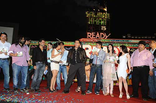 फिल्‍म 'रेडी' का म्‍यूजिक लॉन्‍च... | सलमान के मूड