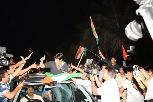 बॉलीवुड ने भी मनाया जीत का जश्‍न । जब भावुक हो उठे खिलाड़ी