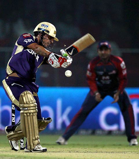 गंभीर के सामने टिक नहीं पाए वीरू...