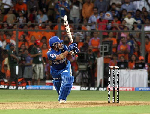 कोच्चि ने मुंबई को दी करारी मात