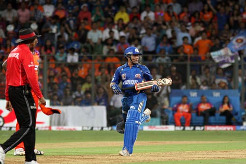 कोच्चि ने मुंबई को दी करारी मात