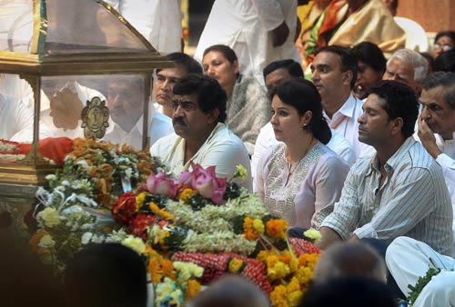 सत्‍य साईं के अंतिम दर्शन कर भावुक हुए सचिन